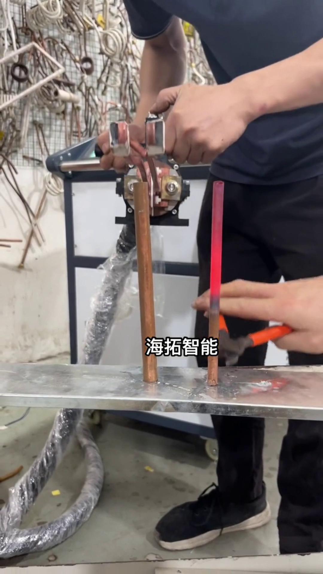 铜管加热退火有难度吗？没有！只要用了午夜福利久久智能午夜影院污视频加热设备，什么淬火退火加热焊接一切都不是问题。 